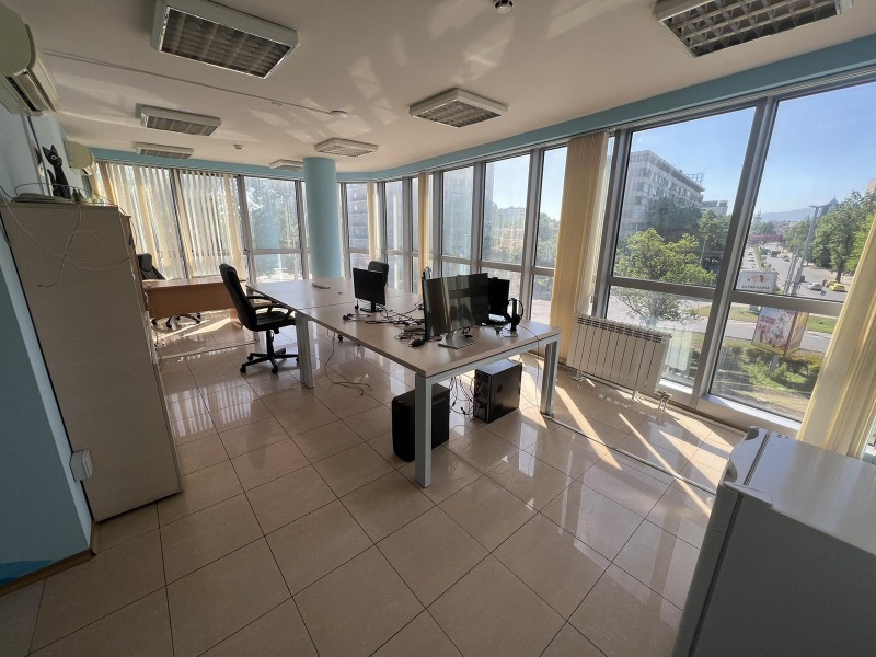 Para alugar  Escritório Plovdiv , Karchiiaka , 111 m² | 88806632