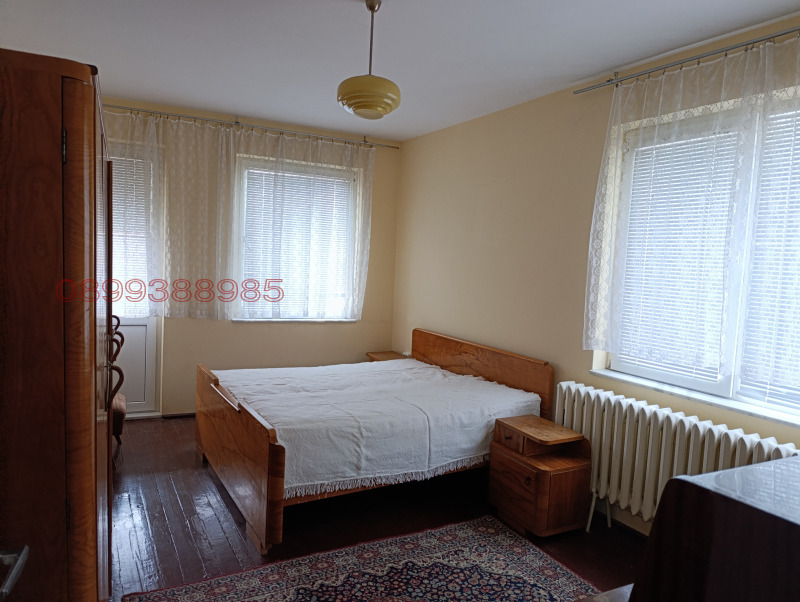 Дава под наем ЕТАЖ ОТ КЪЩА, гр. Ловеч, Център, снимка 3 - Етаж от къща - 53510063