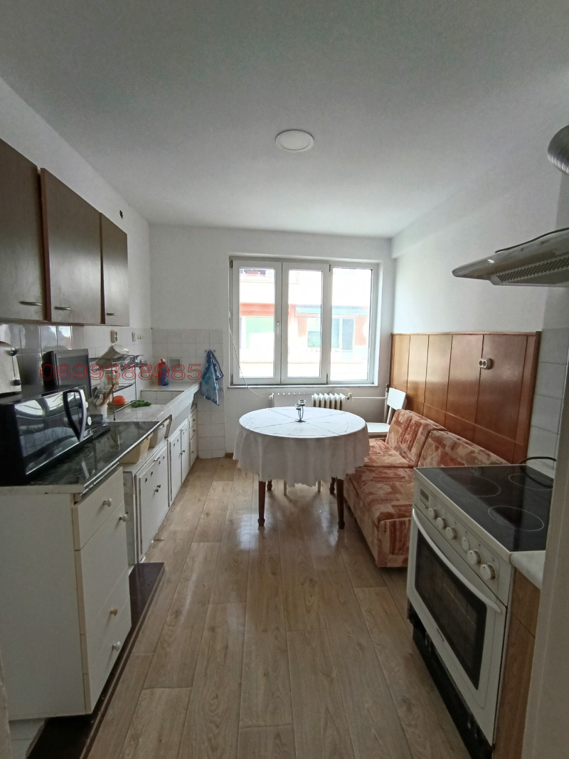 Дава под наем ЕТАЖ ОТ КЪЩА, гр. Ловеч, Център, снимка 2 - Етаж от къща - 53510063