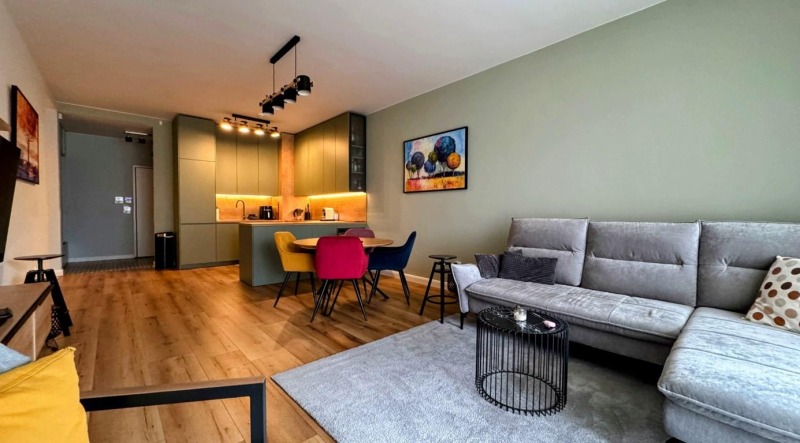 Дава под нем  3-стаен, град София, Лозенец • 1 700 EUR • ID 93945211 — holmes.bg - [1] 