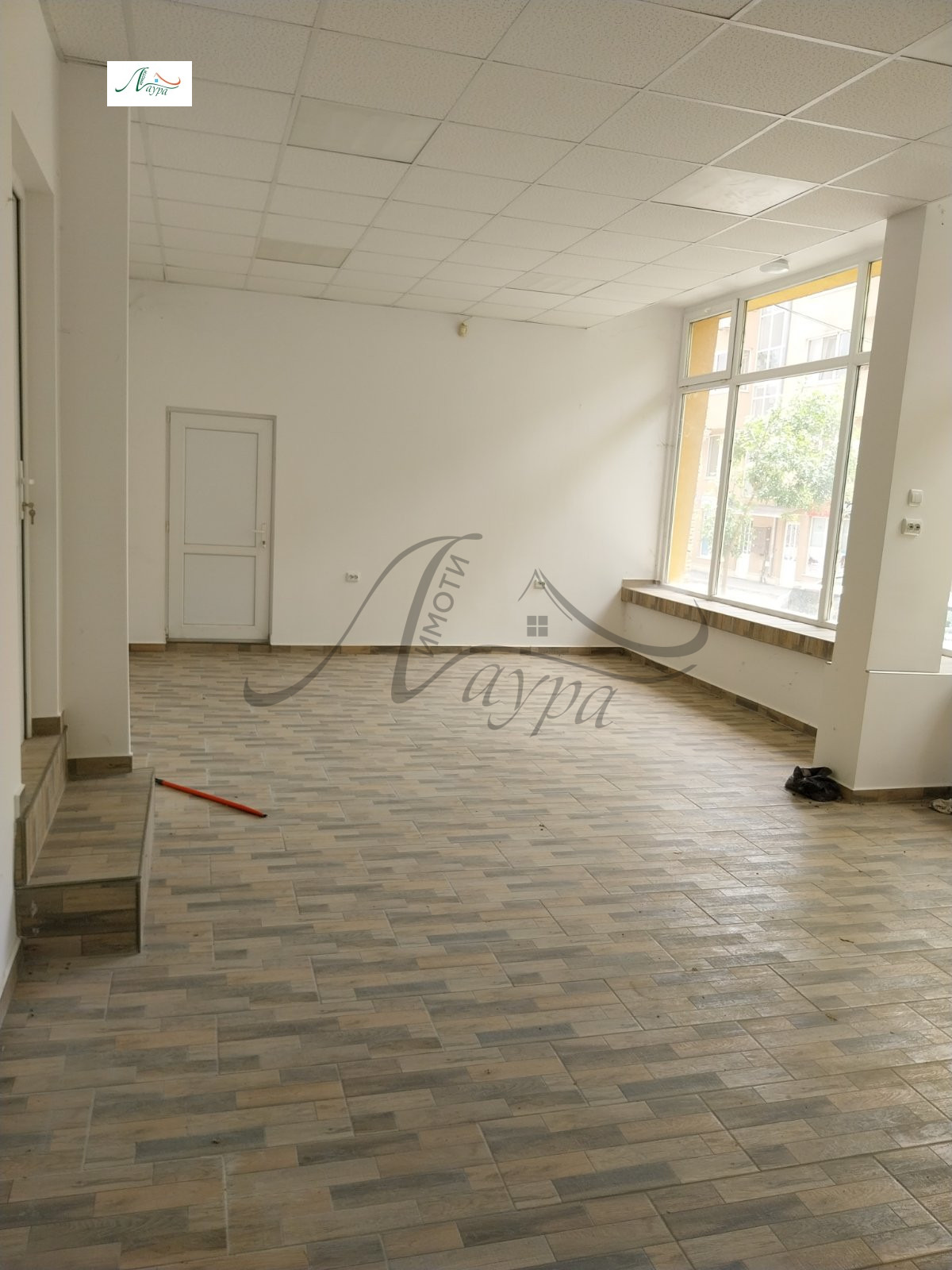 Дава под наем МАГАЗИН, гр. Шумен, Център, снимка 3 - Магазини - 54231961