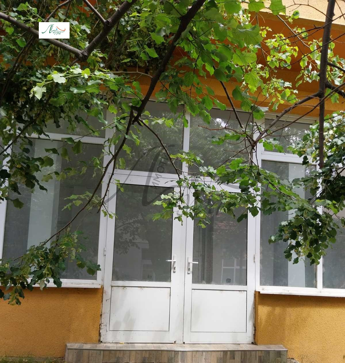 Дава под наем МАГАЗИН, гр. Шумен, Център, снимка 2 - Магазини - 54393940