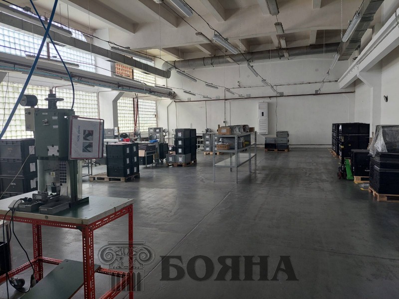 Дава под Наем ПРОМ. ПОМЕЩЕНИЕ в град Русе, Здравец - 1500 кв.м / 4 601.63 € » 9 000 лв., ИМОТИ БОЯНА