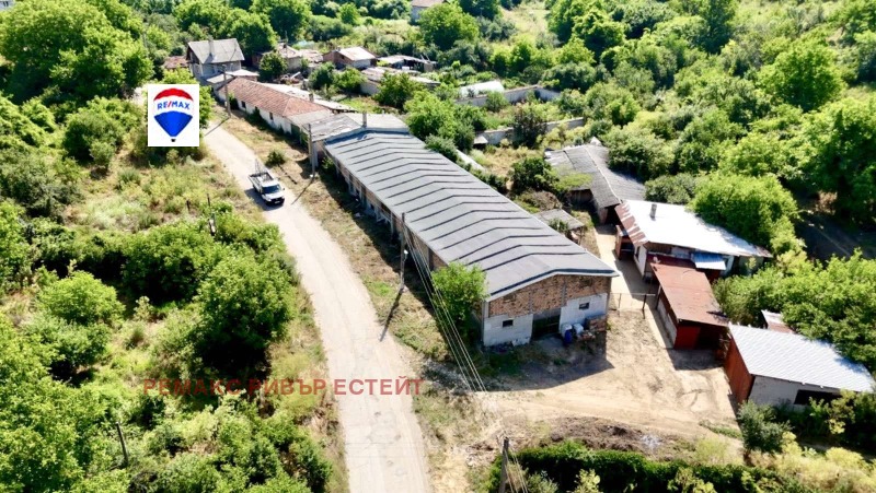 Дава под Наем САМОСТОЯТЕЛНА СГРАДА в град Русе, Средна кула - 656 кв.м / 1 022.58 € » 2 000 лв., РЕМАКС РИВЪР ЕСТЕЙТ
