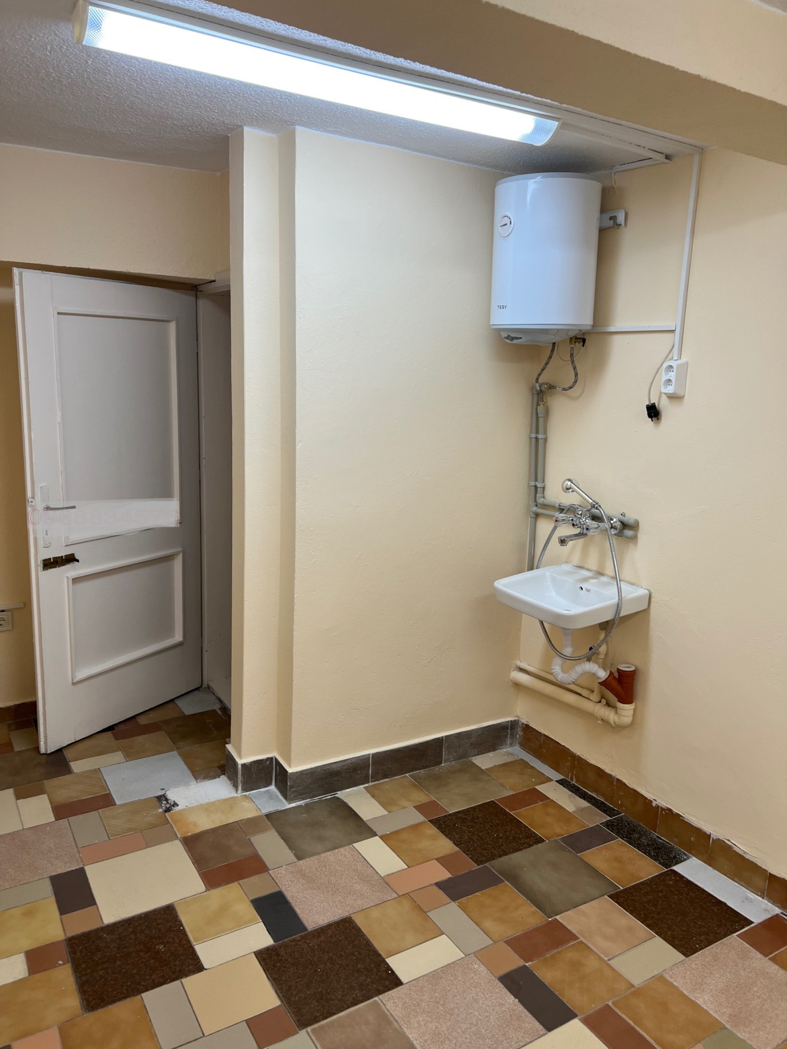 Дава под наем МАГАЗИН, гр. Ловеч, Широк център, снимка 2 - Магазини - 54262098