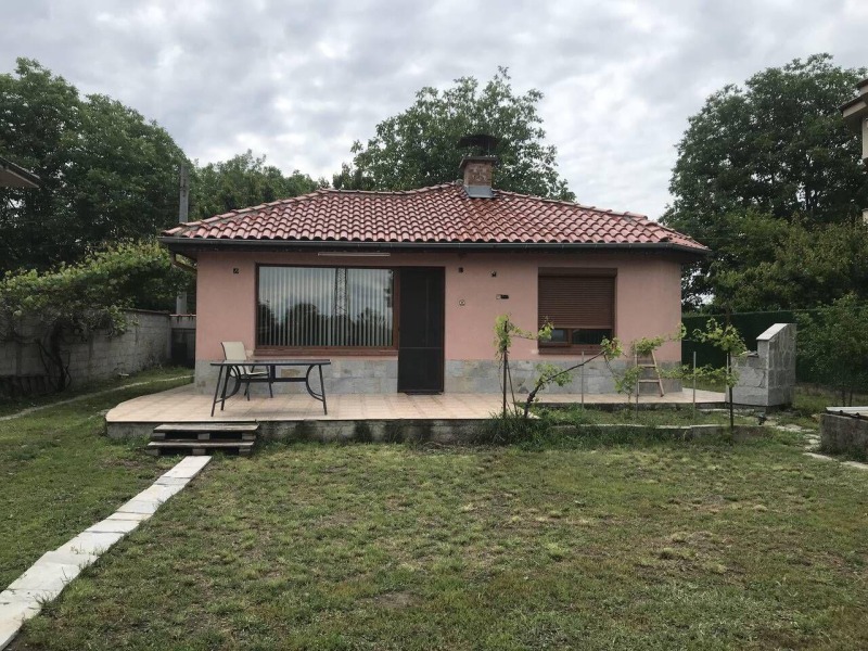 Под наем КЪЩА, област Пловдив, с. Златитрап • 1400 лв. / 715.81 € • 77890405 1