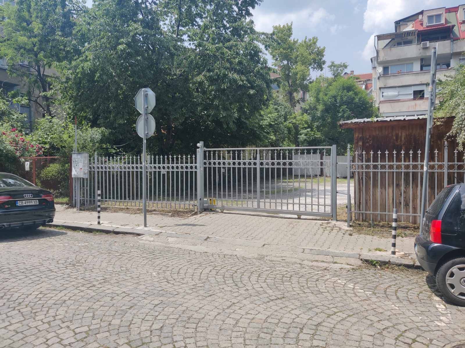 Дава под наем ГАРАЖ, ПАРКОМЯСТО, гр. София, Център, снимка 2 - Гаражи и паркоместа - 54644751