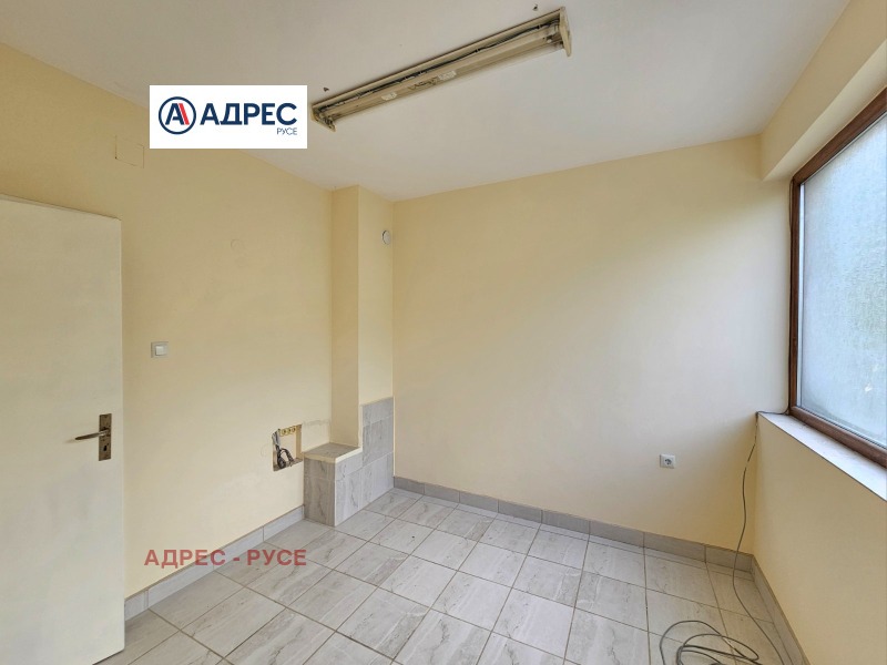 Дава под наем МАГАЗИН, гр. Русе, Център, снимка 4 - Магазини - 52800295