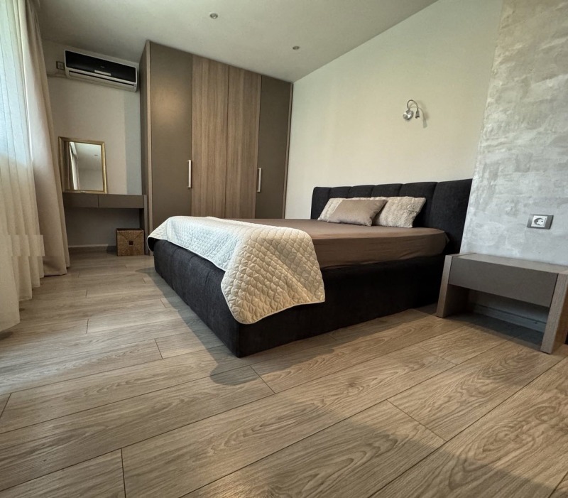 Дава под Наем 3-СТАЕН в град Русе, Централен кооп. пазар - 90 кв.м / 550 € » 1 075.71 лв., ХЕПИ ХОУМ БЪЛГАРИЯ
