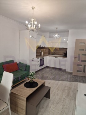 1 chambre Tsentar, Varna