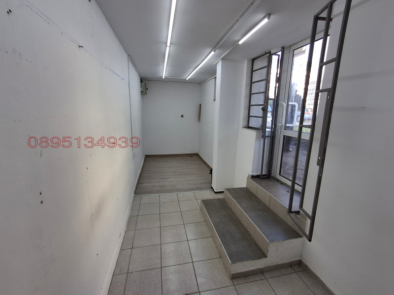 Дава под наем МАГАЗИН, гр. Шумен, Център, снимка 3 - Магазини - 52781950