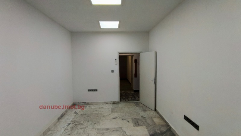 Дава под наем МАГАЗИН, гр. Русе, Център, снимка 2 - Магазини - 52992062