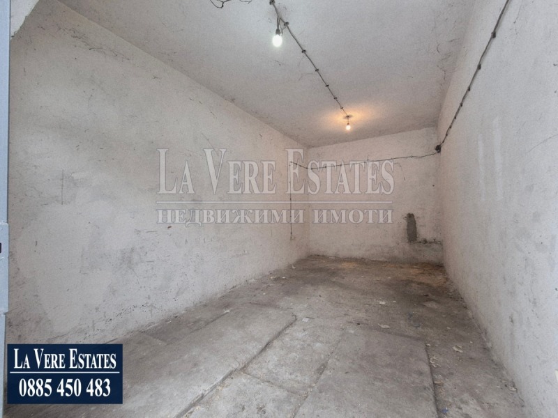 Дава под наем ГАРАЖ, ПАРКОМЯСТО, гр. Русе, Широк център, снимка 2 - Гаражи и паркоместа - 53156435