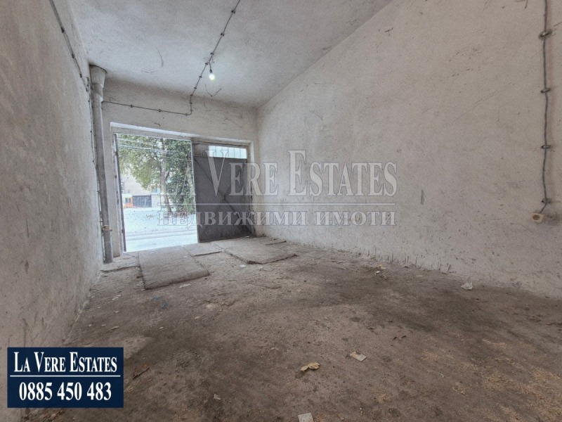 Дава под наем ГАРАЖ, ПАРКОМЯСТО, гр. Русе, Широк център, снимка 4 - Гаражи и паркоместа - 53156435