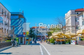 Μπαρ; καφετέρια Ηδεαλεν τσενταρ, Βλαγοεβγραδ 1