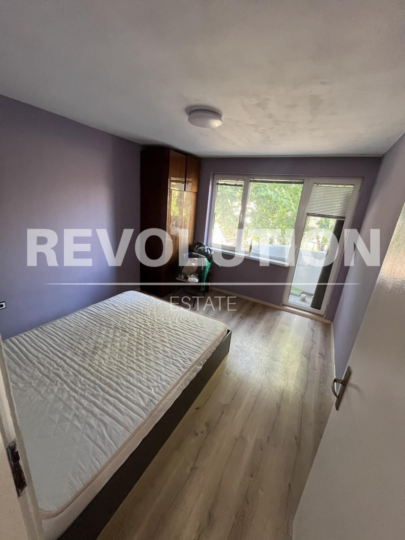 Дава под нем  2-стаен, град Варна, Колхозен пазар •  500 EUR • ID 63276196 — holmes.bg - [1] 