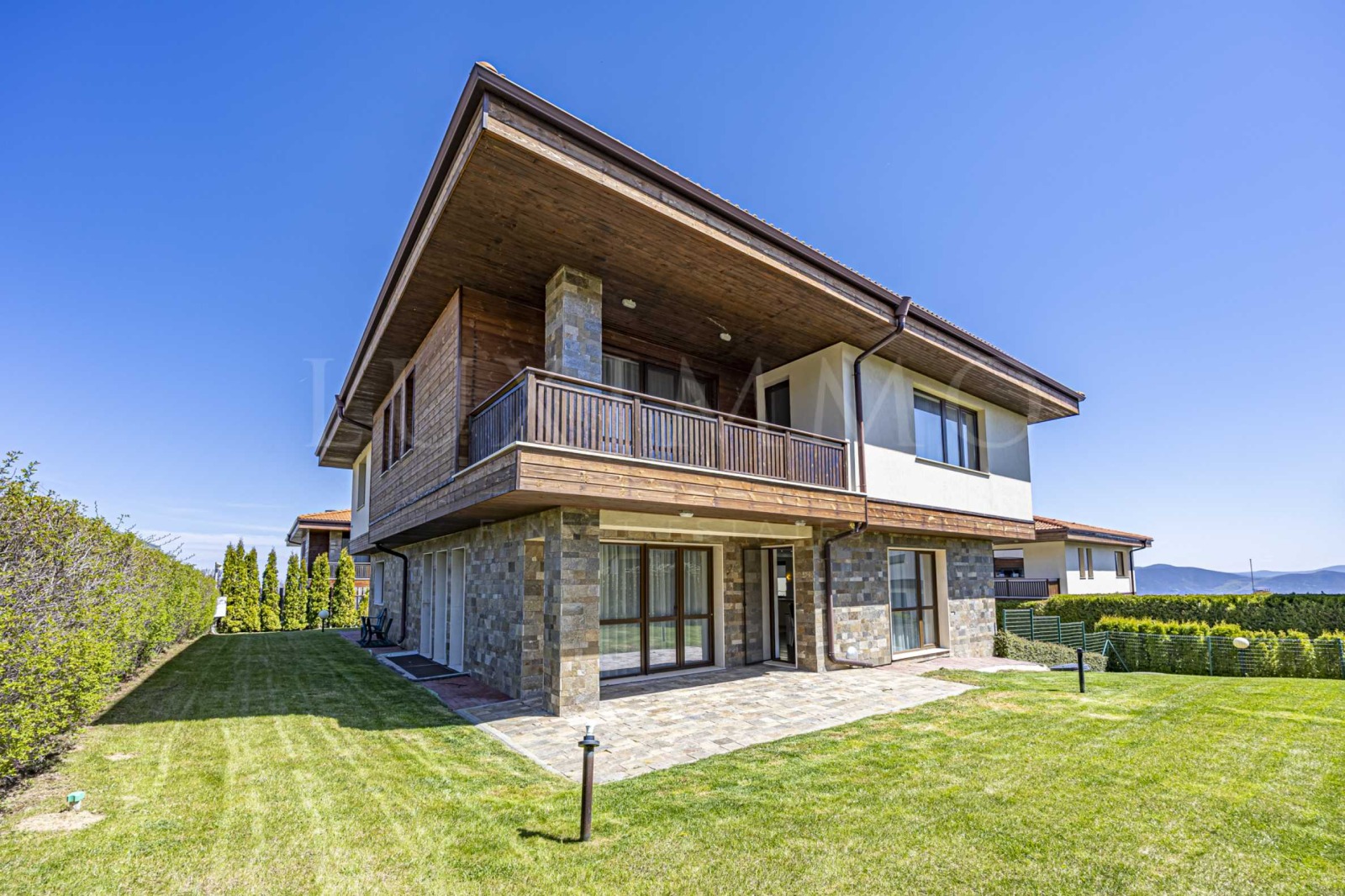 Дава под наем КЪЩА, гр. София, с. Бистрица