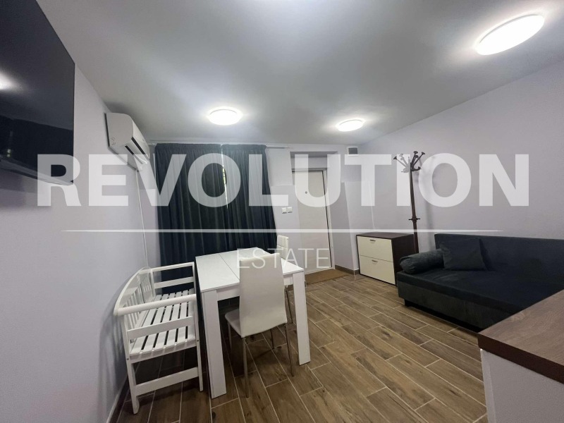 Дава под нем  2-стаен, град Варна, Център •  340 EUR • ID 76747804 — holmes.bg - [1] 