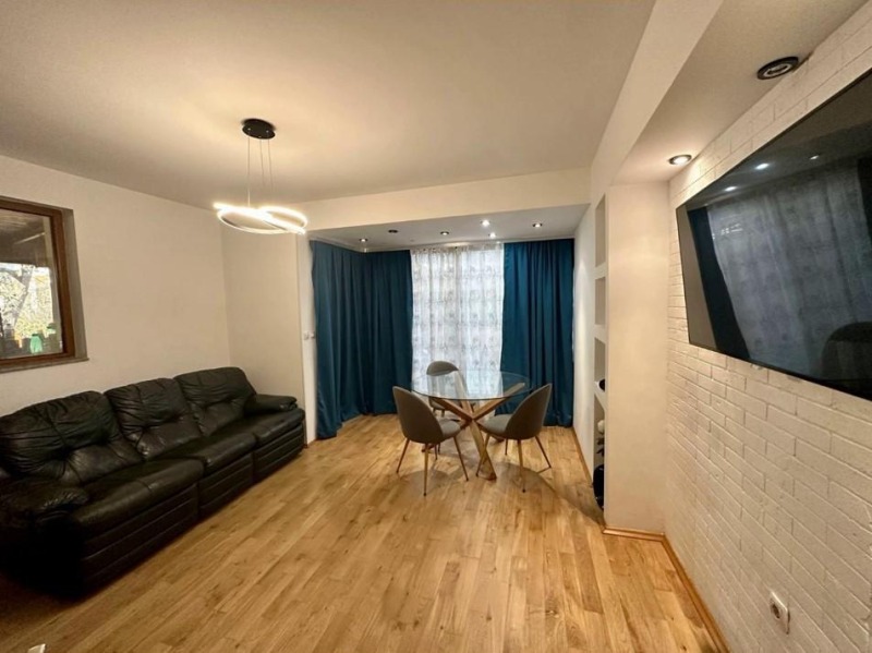 Дава под нем  3-стаен, град София, Витоша • 1 050 EUR • ID 79845955 — holmes.bg - [1] 