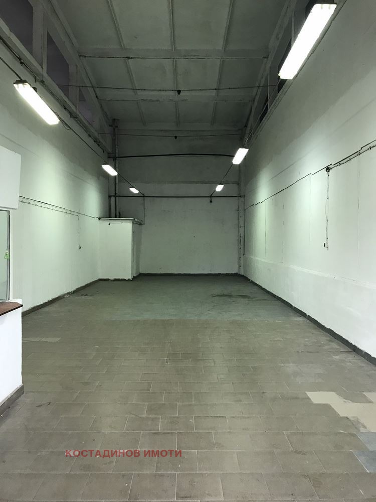 A louer  Stockage Plovdiv , Indoustrialna zona - Sever , 110 m² | 27210194