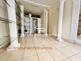 Winkel Tsentar, Burgas