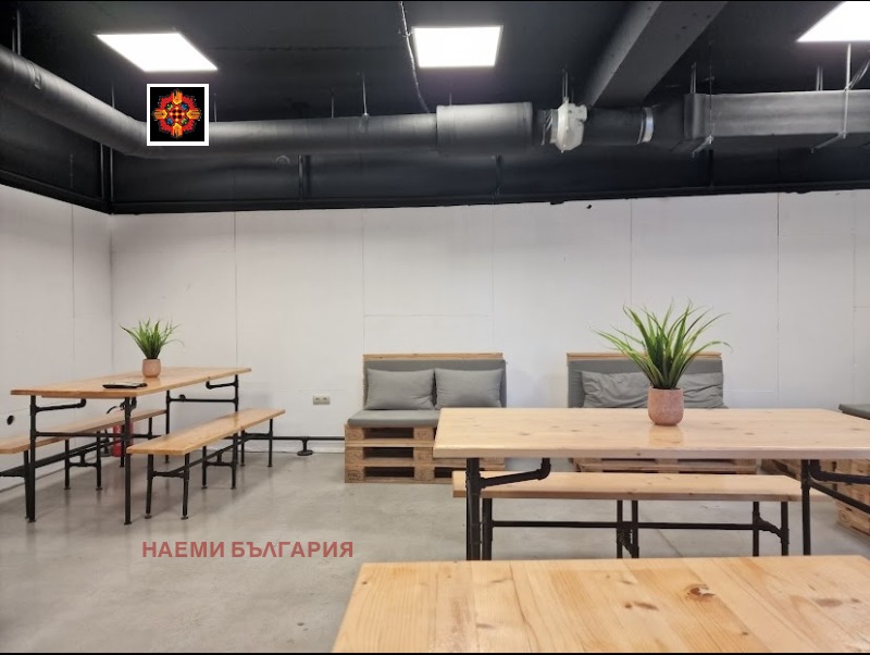 Дава под Наем СТАЯ в град Варна, Център - 8 кв.м / 250 € » 488.96 лв., НАЕМИ БЪЛГАРИЯ