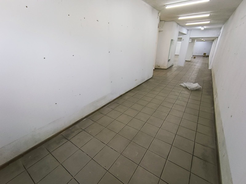 Издаје се  Схоп Бургас , Славејков , 330 м2 | 71592617 - слика [4]