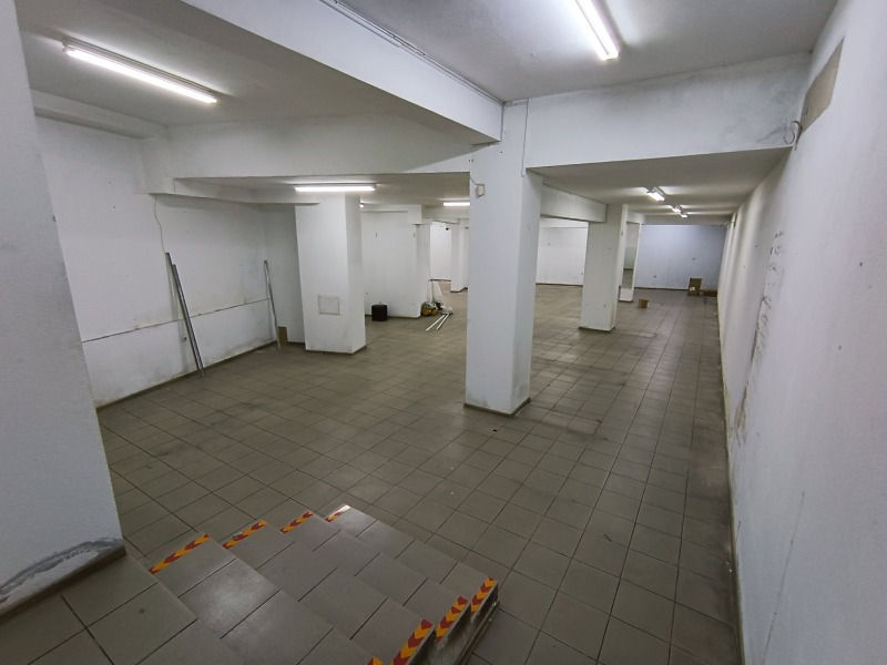 Издаје се  Схоп Бургас , Славејков , 330 м2 | 71592617 - слика [2]