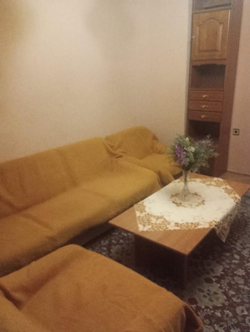 Издаје се  1 спаваћа соба Перник , Мошино , 75 м2 | 89040658