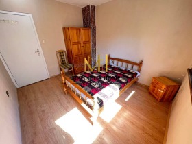 2 bedroom Vazrazhdane, Burgas 9