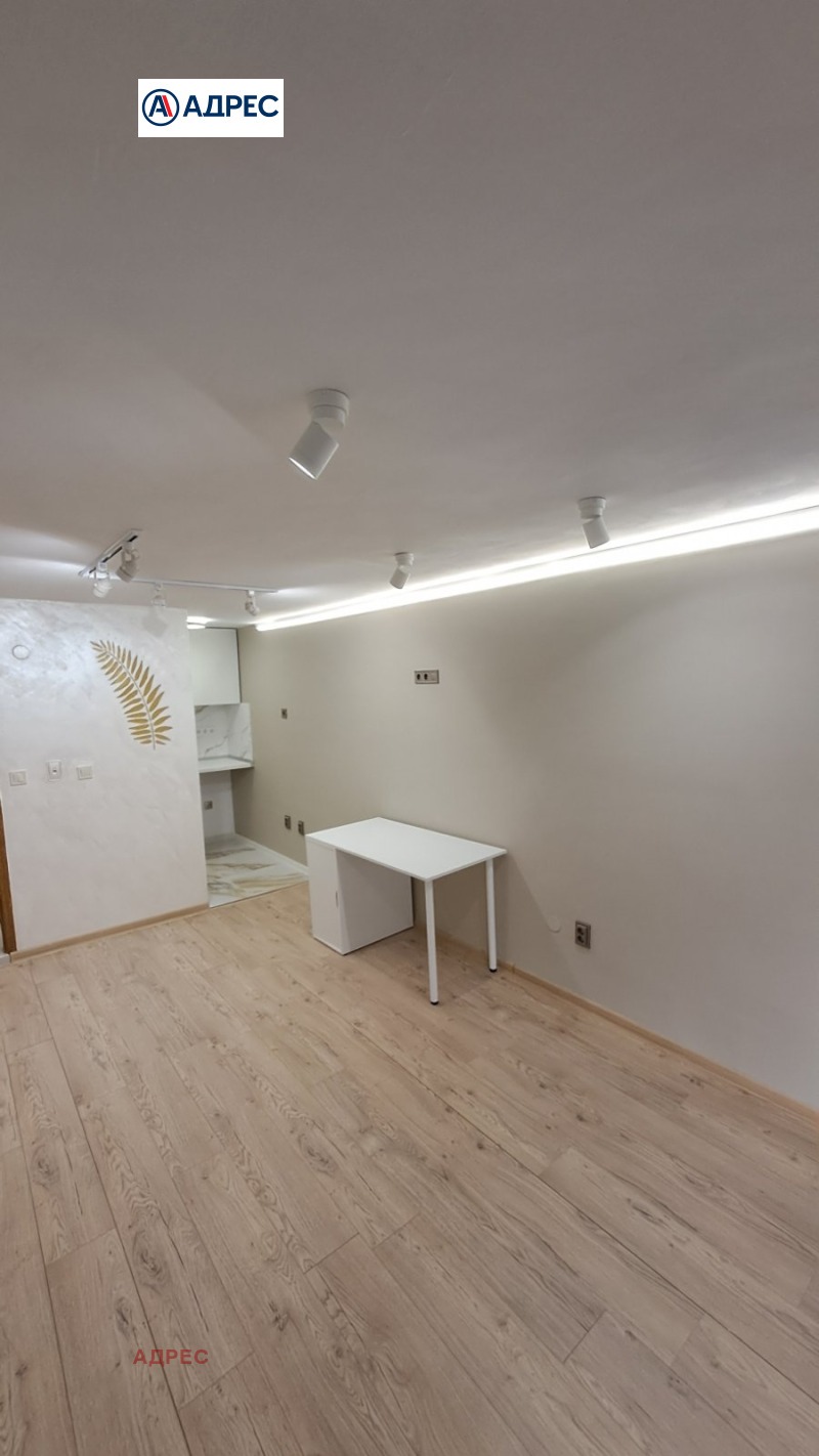 Дава под наем ОФИС, гр. Варна, Базар Левски, снимка 2 - Офиси - 53022237