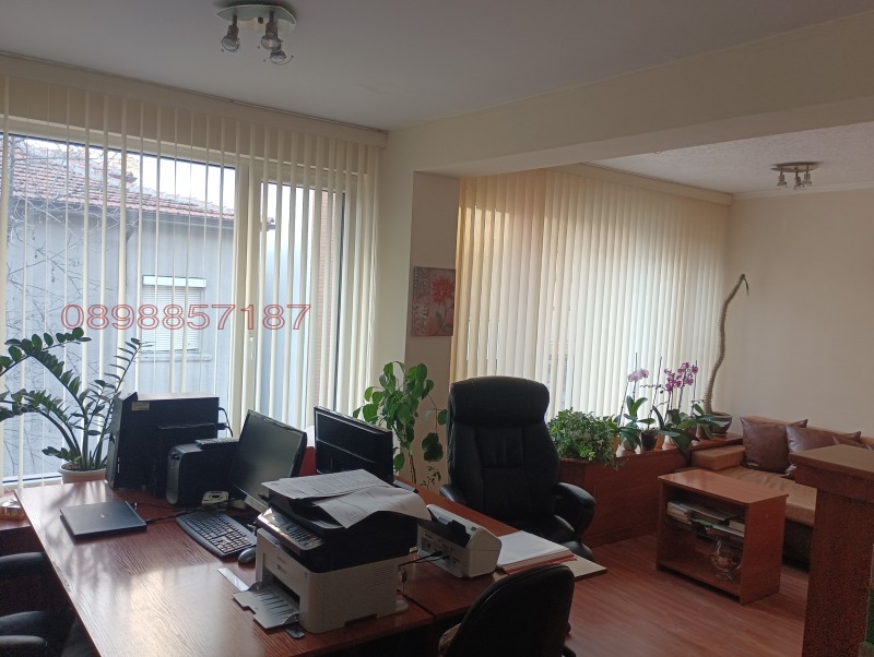 Дава под Наем ОФИС в град Пазарджик, Идеален център - 30 кв.м / 300 € » 586.75 лв.
