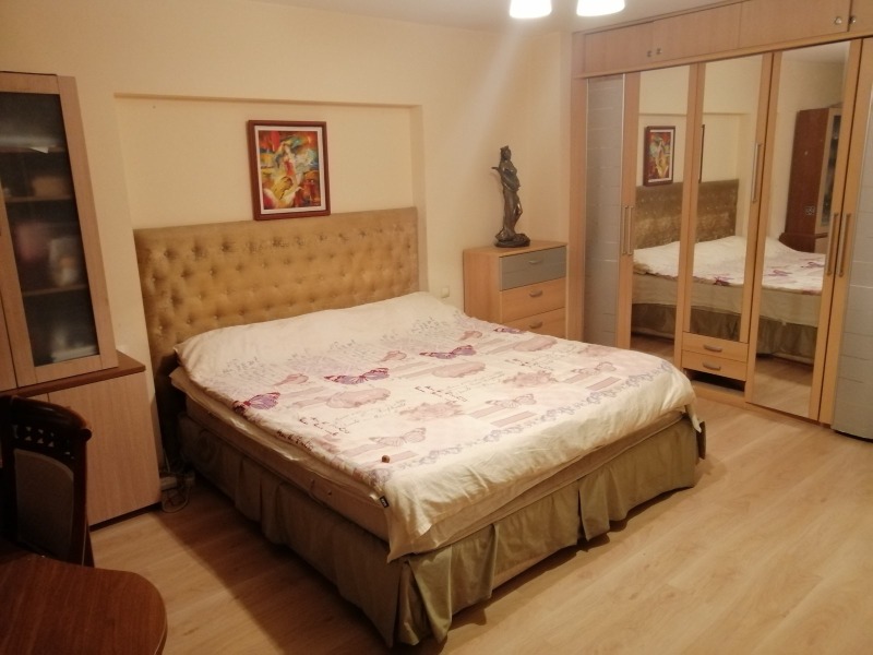 Дава под наем 4-СТАЕН, гр. София, Лозенец, снимка 4 - Апартаменти - 53119257