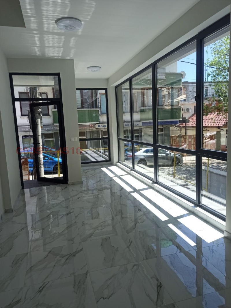 Дава под наем МАГАЗИН, гр. Ямбол, Център, снимка 2 - Магазини - 52970398