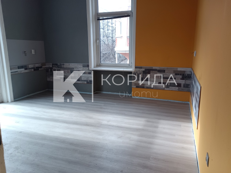 Дава под наем ЕТАЖ ОТ КЪЩА, гр. София, Център