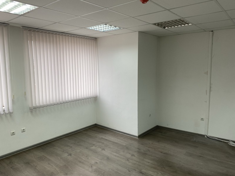 Дава под Наем ОФИС в град Перник, Център - 51 кв.м / 380 € » 743.22 лв., ИНЕС