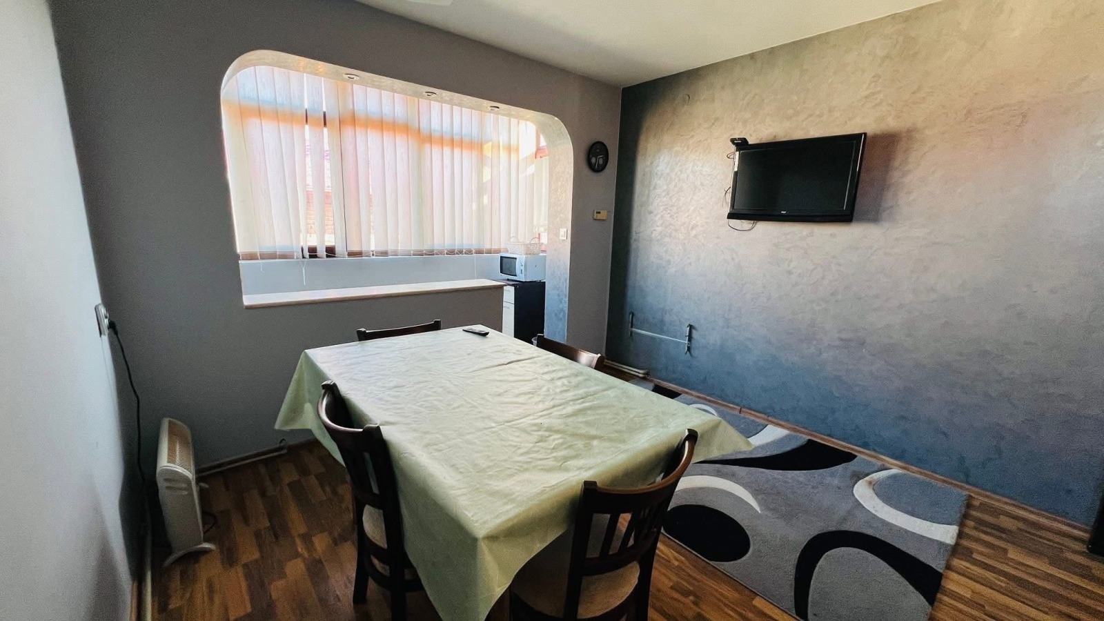 Дава под наем ЕТАЖ ОТ КЪЩА, гр. Монтана, Широк център, снимка 3 - Етаж от къща - 53893614