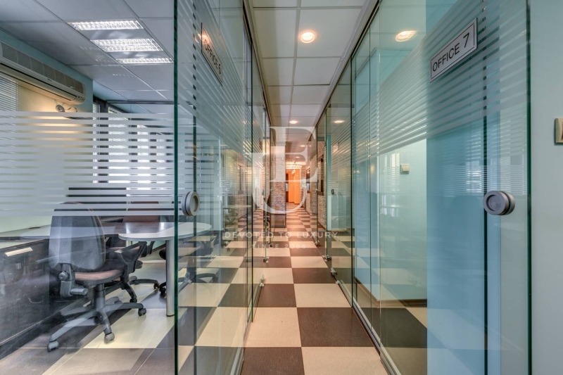 A louer  Bureau Sofia , Tsentar , 108 m² | 76094059