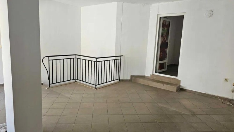 Дава под наем ОФИС, гр. Варна, Зимно кино Тракия, снимка 3 - Офиси - 52836928