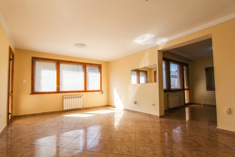 Дава под наем МНОГОСТАЕН, гр. София, Оборище, снимка 2 - Апартаменти - 53294347