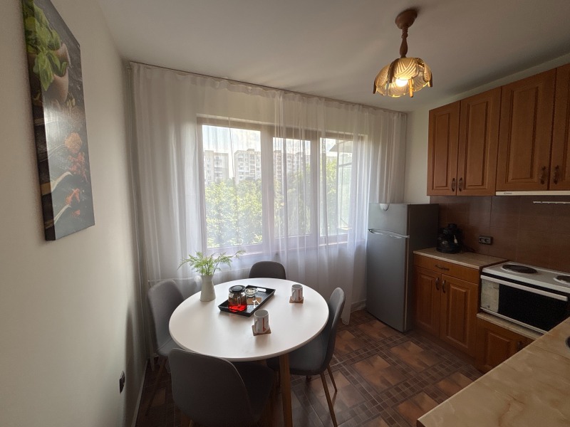 Para alugar  Estúdio Sofia , Mladost 4 , 50 m² | 82045154