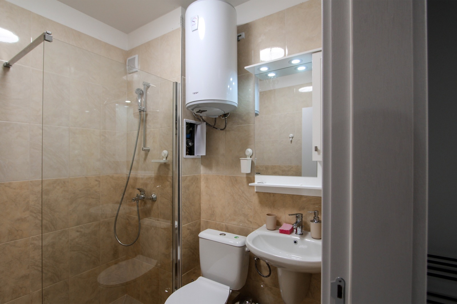 Дава под наем 2-СТАЕН, гр. София, Оборище, снимка 10 - Апартаменти - 54245999