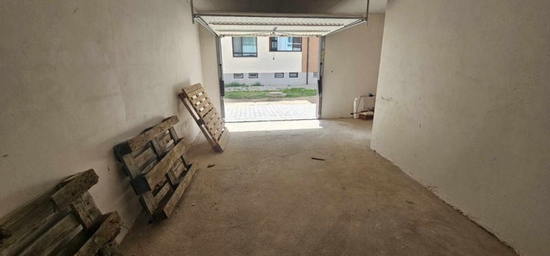 Дава под Наем ГАРАЖ в град Кърджали, Възрожденци - 29 кв.м / 76.69 € » 150 лв., ТБС БГПРОПЪРТИС