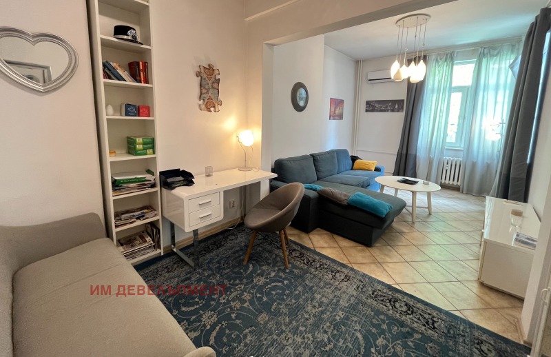 Zu vermieten  1 Schlafzimmer Sofia , Zentar , 82 qm | 62075716