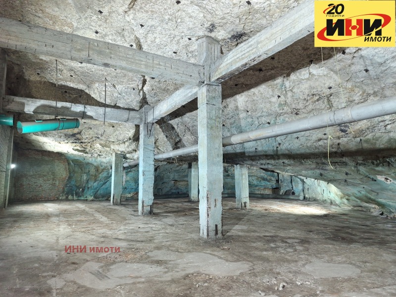 K pronájmu  Úložný prostor Ruse , Promišlena zona - Zapad , 1230 m2 | 72402392 - obraz [2]