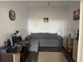 1 chambre Sportna zala, Varna 1