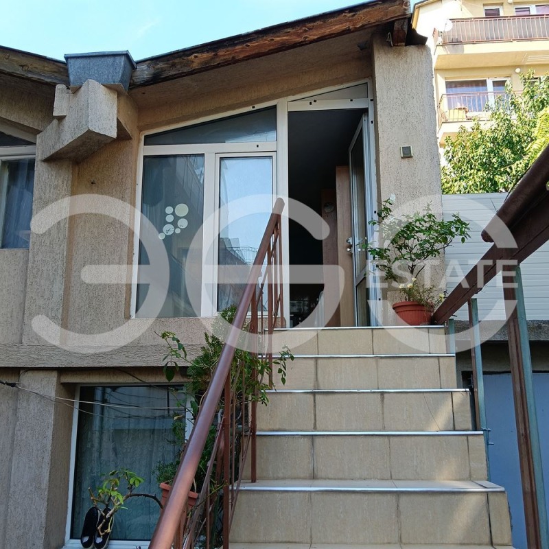 Издаје се  1 спаваћа соба Варна , Цветен квартал , 80 м2 | 46202478