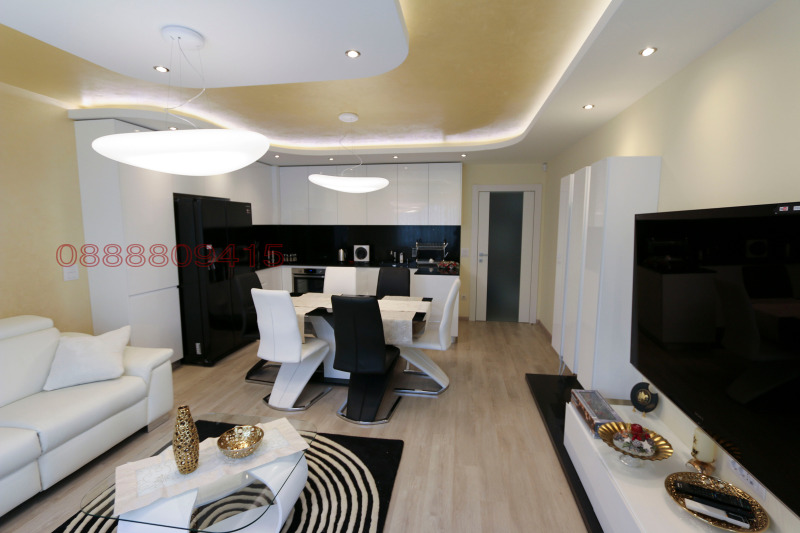 Издаје се  2 спаваће собе Софија , Центар , 119 м2 | 76903611