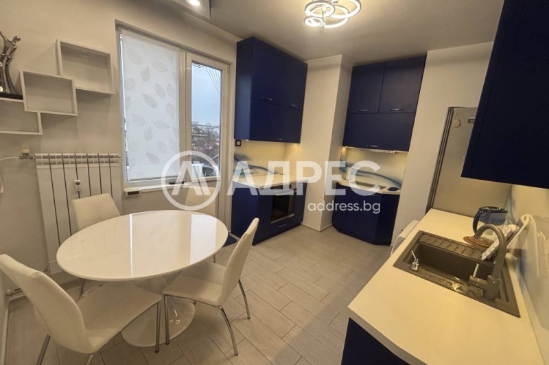 Дава под нем  3-стаен, град София, Център •  670 EUR • ID 18044532 — holmes.bg - [1] 