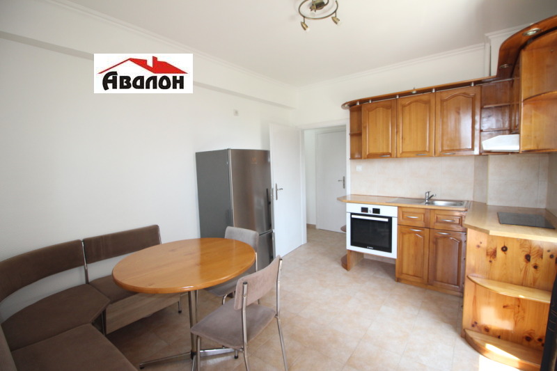 Te huur  2 slaapkamers Ruse , Vazrazjdane , 80 m² | 81621286